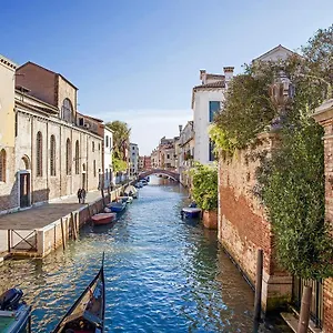 Apartment Ca Corte Nova Design With Canal View, Venice
