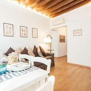 Apartment Casa Claudia Ai Frari, Venice